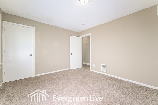 Building Photo - 192 1/2 St Joseph St