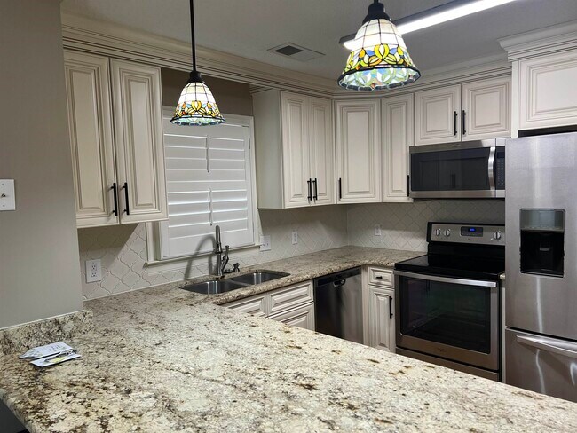 Building Photo - 370 Goldfinch Cove