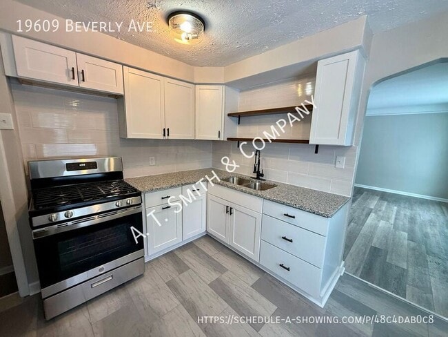 Building Photo - 19609 Beverly Ave