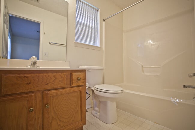 Building Photo - 58B Holly Dr