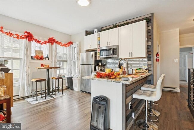 Building Photo - 641 E High St