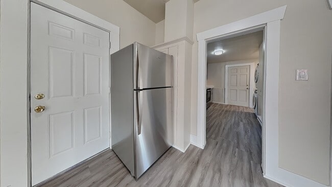 Building Photo - 718 S Yakima Ave