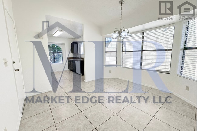 Building Photo - 3Bed/2Bath Home at 101/Union Hills! $399 M...