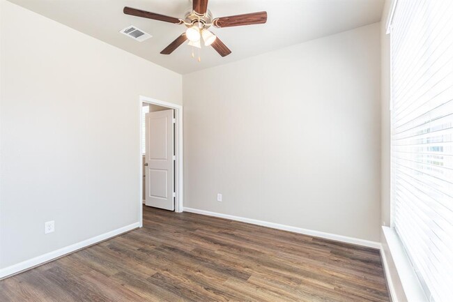 Building Photo - 119 Park Place Cir