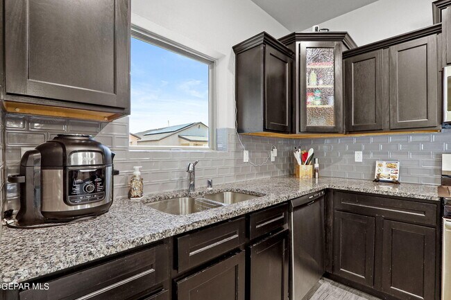 Building Photo - 14813 Tierra Fortaleza Ave