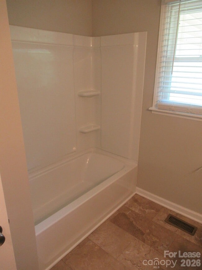 Building Photo - 208 Crescent Ct