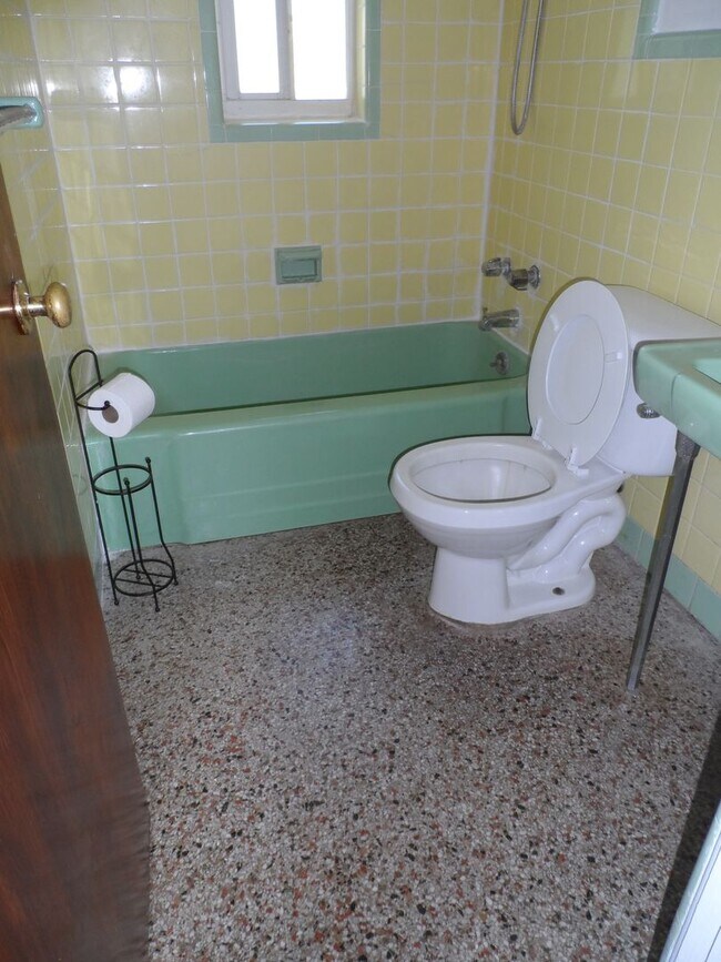 Building Photo - ADORABLE DEBARY HOME FOR MORE INFORMATION CONTACT KAREN GUARDINO, REALTOR 386-747-9295