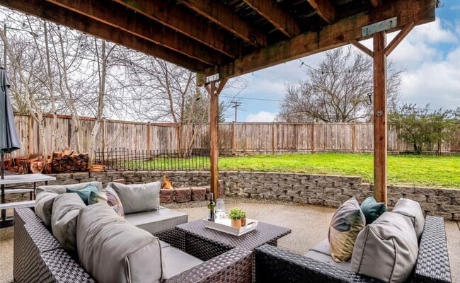 Building Photo - 16669 Rainier View Dr SE