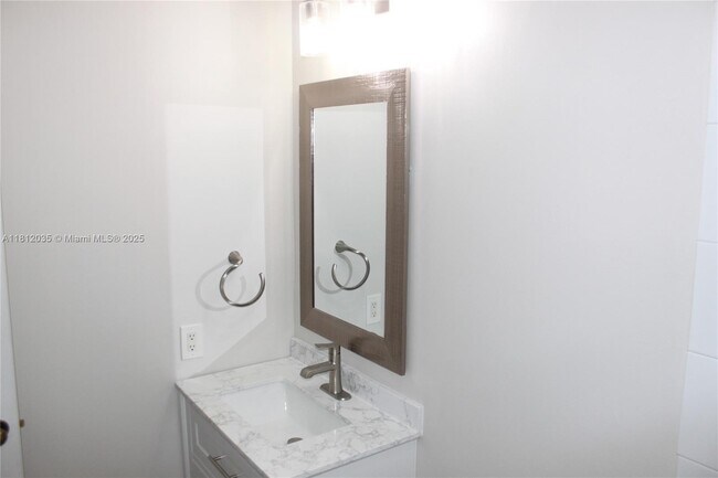 Building Photo - 1342 Crossbill Ct