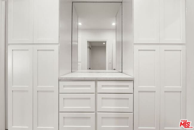 Building Photo - 1425 N Harper Ave