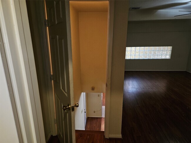 Building Photo - 2425 Holly Hall St