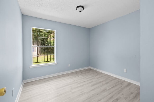 Building Photo - Charming 3 Bedroom, 2 Bathroom house