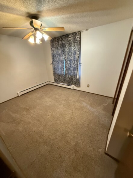 Building Photo - 450 Elm Ave