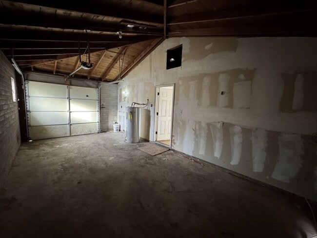 Building Photo - 5517 W Roma Ave