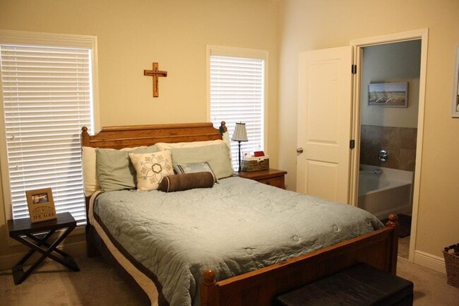 Building Photo - Charming 3 Bedroom 2 bath cottage