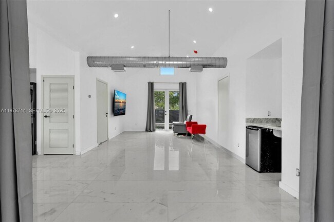 Building Photo - 394 SE 5th Ave