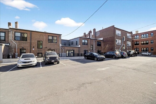 Building Photo - Pizza Prynce