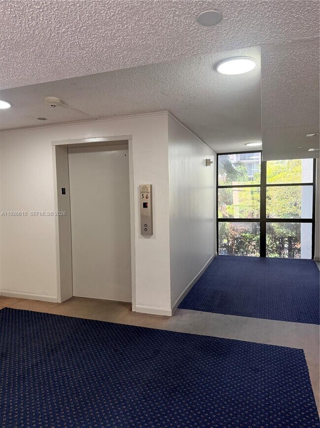 Building Photo - 17021 N Bay Rd