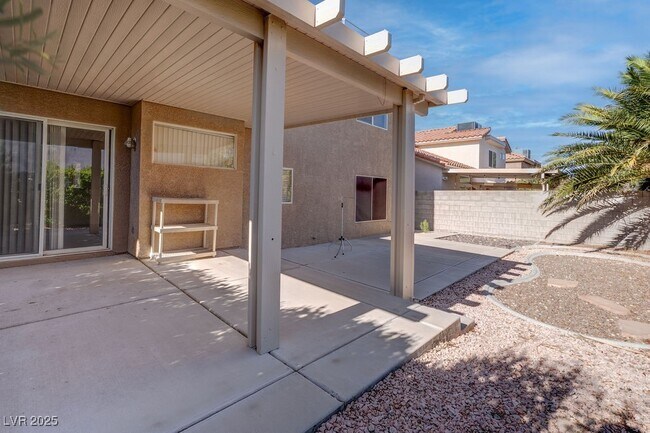 Building Photo - 8753 Country View Ave