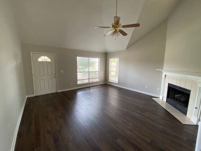 Building Photo - Beautiful Brick Home in Mt Juliet - Pet Fr...