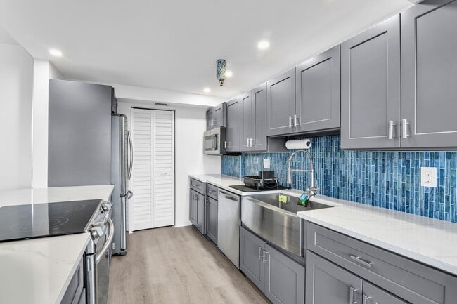 Building Photo - 859 Jeffery St