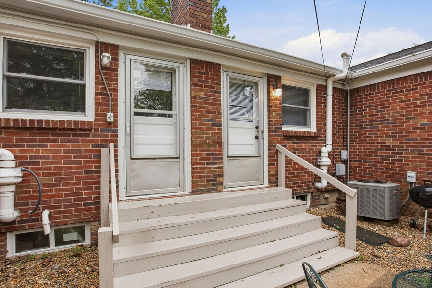 Building Photo - 4612 Rookwood Ave
