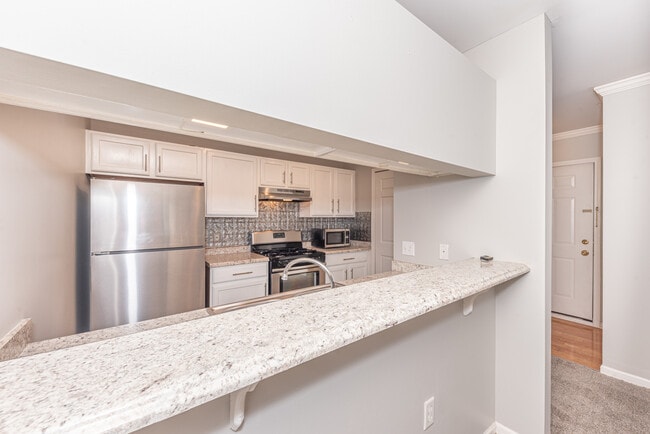 Building Photo - 2646 S Knightsbridge Cir
