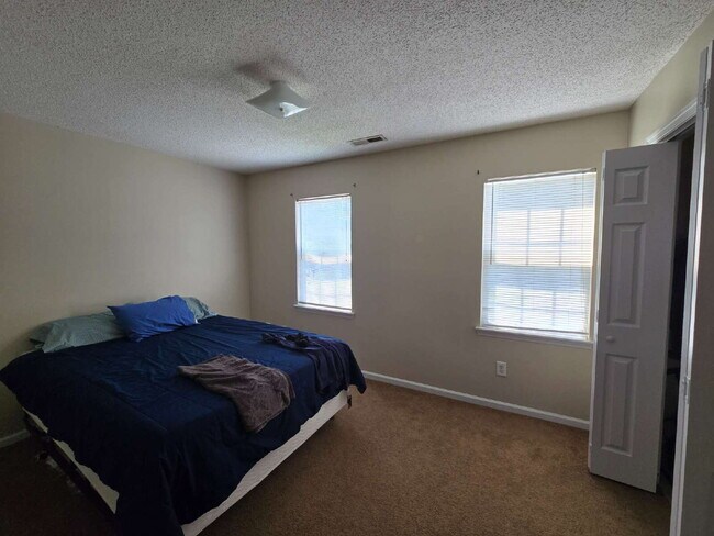 Building Photo - 1097 W Pueblo Dr