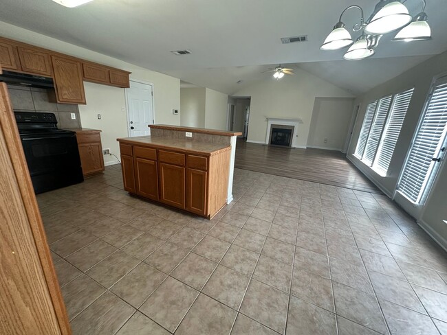 Building Photo - Beautiful Brick 4 Bedroom/2 Bath home in A...