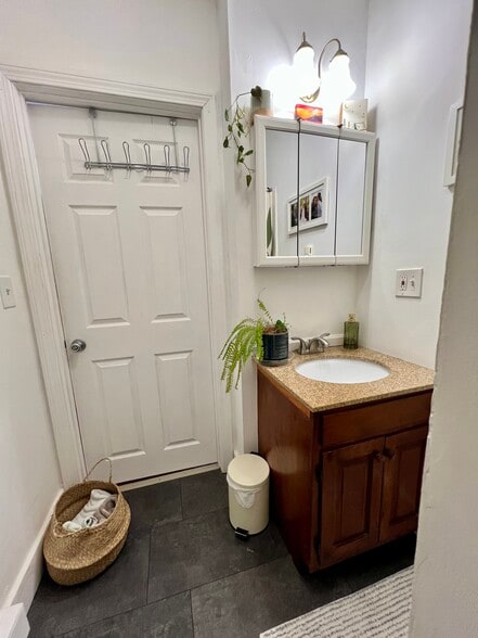 Bathroom 2 - 94 Graham St