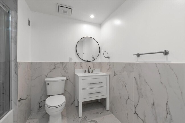 Building Photo - 22 Sagamore Hill Dr