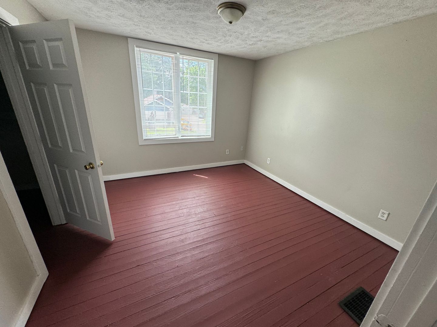 Building Photo - West Side 3 bedroom 2 bath