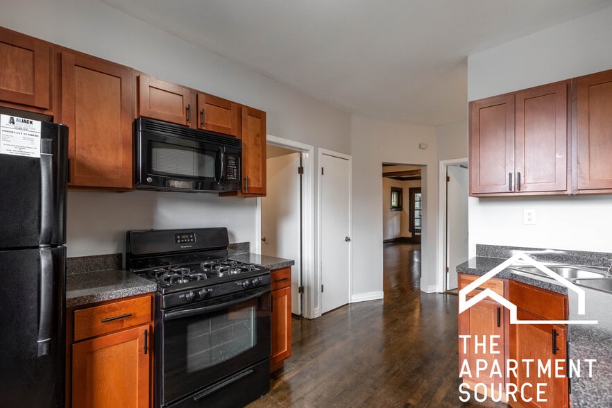 Building Photo - 3823 N Drake Ave