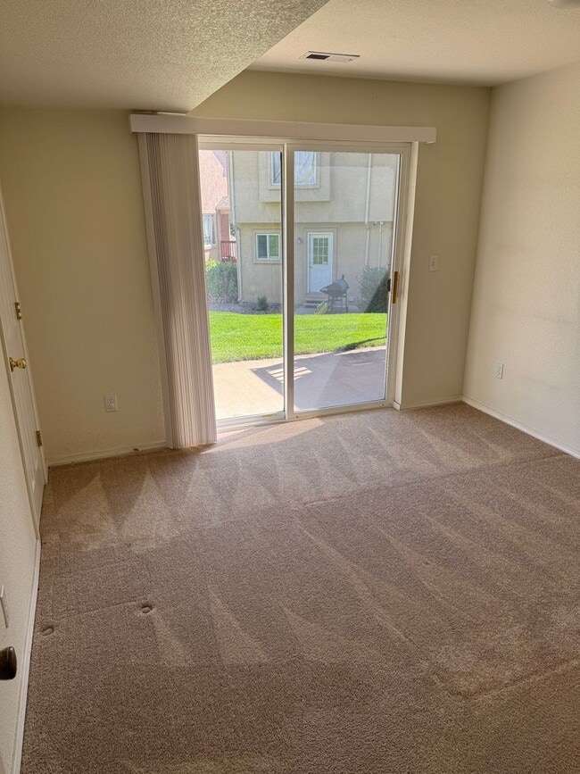 Building Photo - Beautiful 3-Bedroom 2.5 Bathroom in Briarg...
