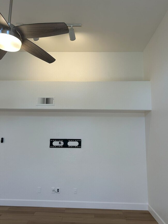 Building Photo - 2 Bedroom/2 bath Condo in the Mission de L...