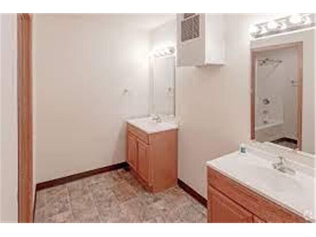 Building Photo - 1420 6th Ave S