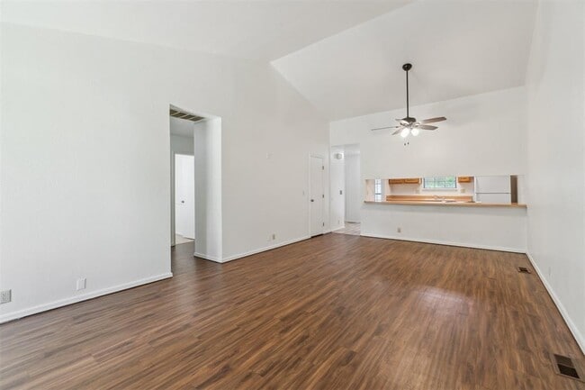 Building Photo - 727 Rockridge Cir