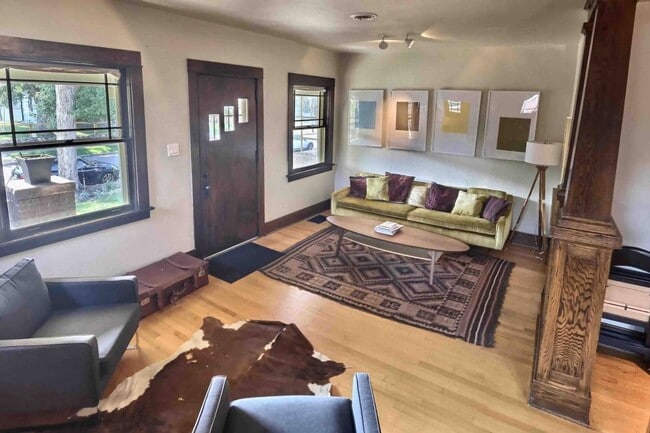 Building Photo - West Highlands 2 Bedroom Duplex with 2 Car Garage