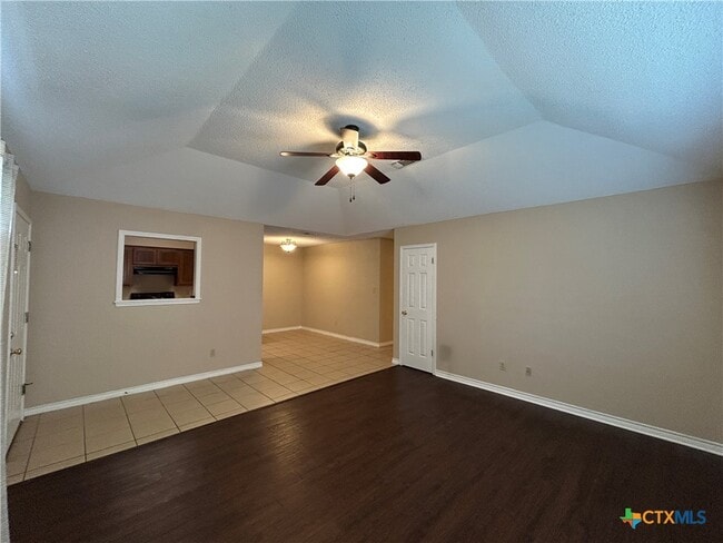 Building Photo - 1642 W County Line Rd