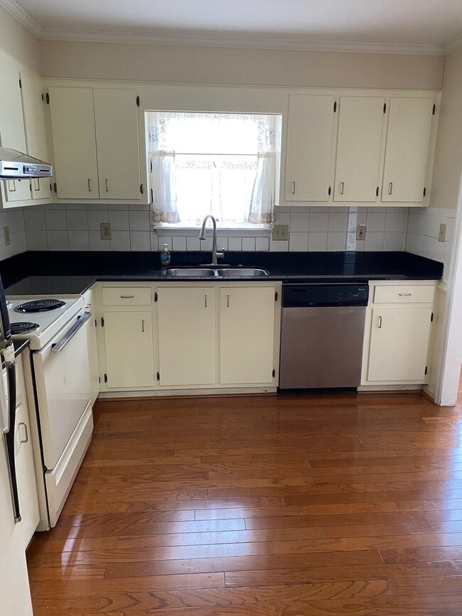 Building Photo - Single family home located in North View Subdivision Coming Mid April!