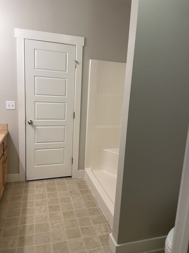 Building Photo - 447 N Baxter Way