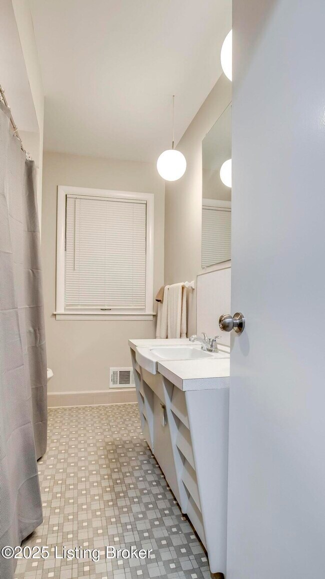 Building Photo - 3608 Hanover Rd