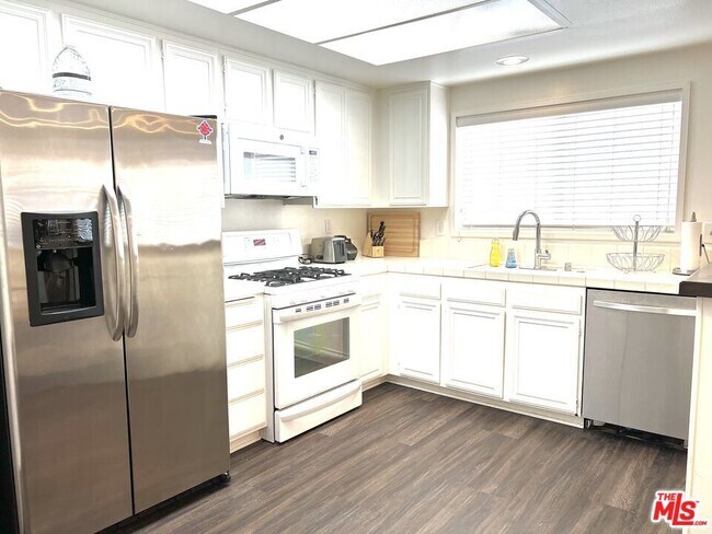 Building Photo - 17156 Palisades Cir