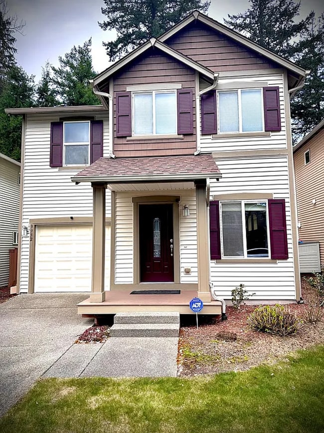 Primary Photo - Beautiful 3 Bedroom Home on Greenbelt – Re...