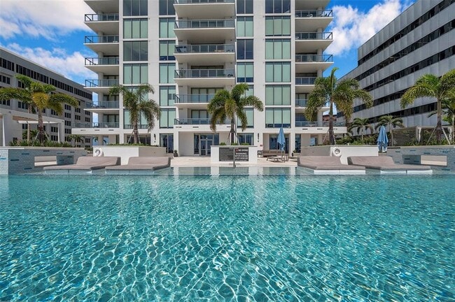 Building Photo - 301 1st St S