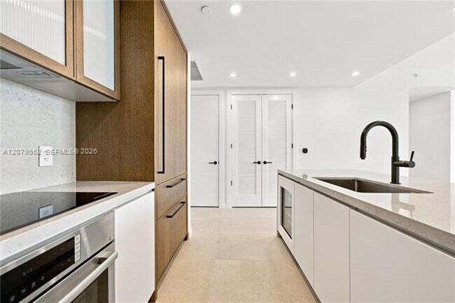 Building Photo - 2200 Brickell Ave