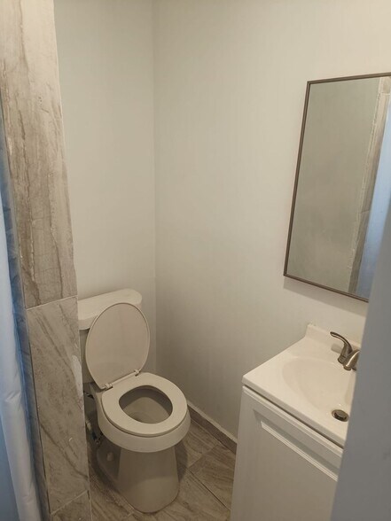 Building Photo - 509 S San Felipe Ave