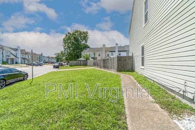 Building Photo - 1151 Hillock Crossing