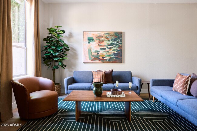 Building Photo - 3202 E Orange Dr