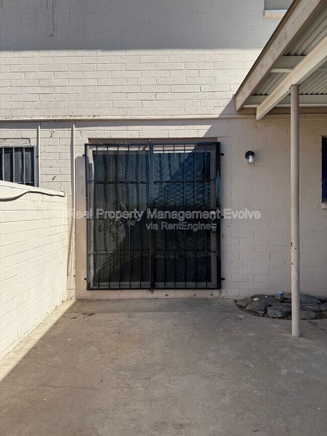 Building Photo - 6565 N 19th Ave